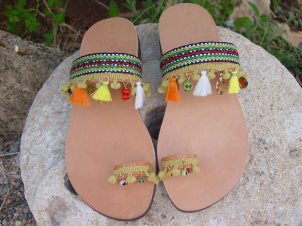 pom pom chappal